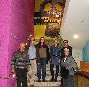 Unsere kleine Gruppe mit Museumsführer Holtbrügge - re im Bild