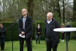 Gedenkstelen in Erzingen 3. Mai 2015 Stadtarchivar Balingen (li) & Michael Walther, AK-Wüste%22  (re)