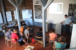 Beim Jugendguide-Workshop im Museum: Die Teilnehmer präsentieren ihre Ergebnisse.