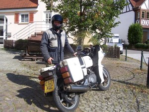 Tony Page vor dem Museum Bisingen