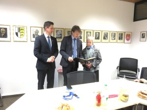 von li nach re BM Waizenegger, Landrat Pauli, Uta Hentsch -4