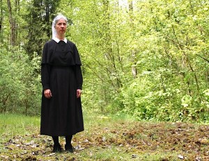 Sr. Silvia Pauli auf dem Öltank - Bisingen, Geschichtslehtpfad 